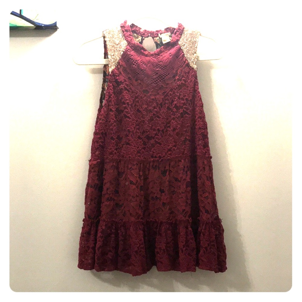 Lace tank with keyhole back